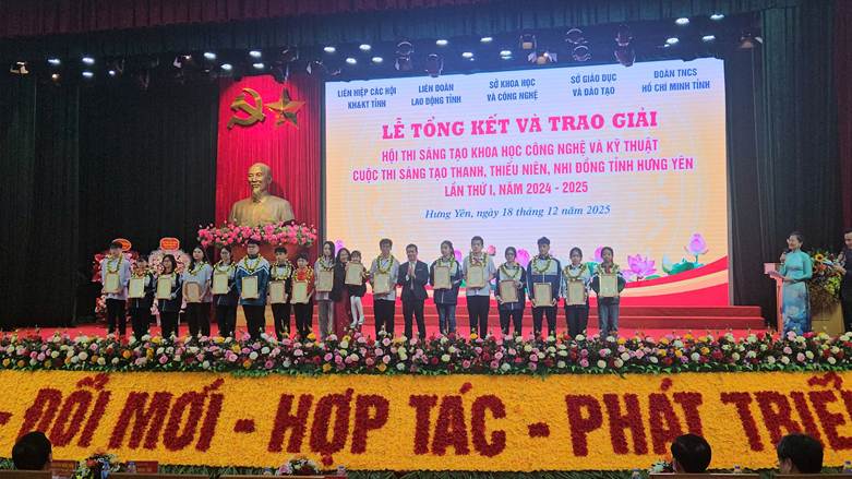 <a href='https://c2nhuquynh.hungyen.edu.vn/tin-tuc/cuoc-thi-sang-tao-thanh-thieu-nien-nhi-dong-tinh-hung-yen-lan-thu-i-nam-2025-da-trao-giai-thuong-cho-cac-san-pham-dat-giai-tai-cuoc-thi.html'>cuộc thi SÁNG TẠO THANH THIẾU NIÊN NHI ĐỒNG Tỉnh Hưng Yên lần thứ I năm 2025 đã trao giải thưởng cho các sản phẩm đạt giải tại cuộc thi.</a>