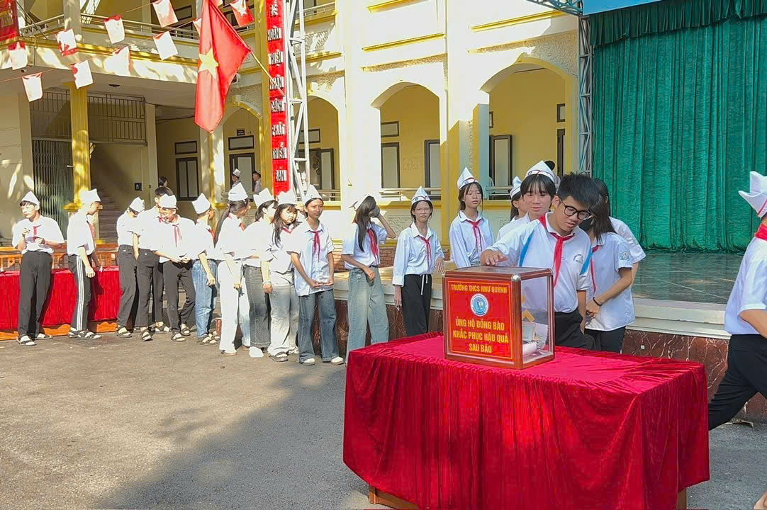 TRƯỜNG THCS NHƯ QUỲNH PHÁT ĐỘNG ỦNG HỘ ĐỒNG BÀO KHẮC PHỤC HẬU QUẢ BÃO LŨ